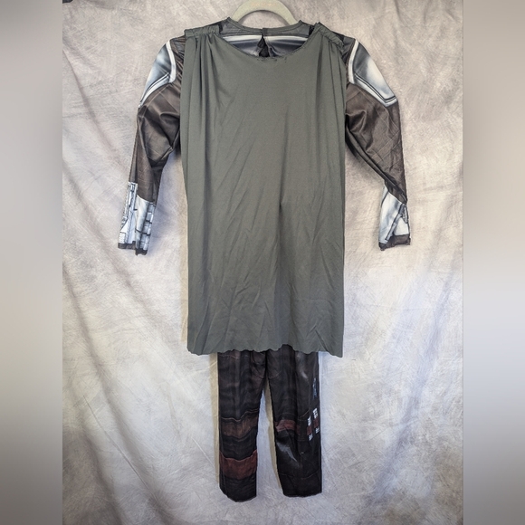 Star Wars Mandalorian Size Medium Costume With Cape In Great Condition - Picture 3 of 10